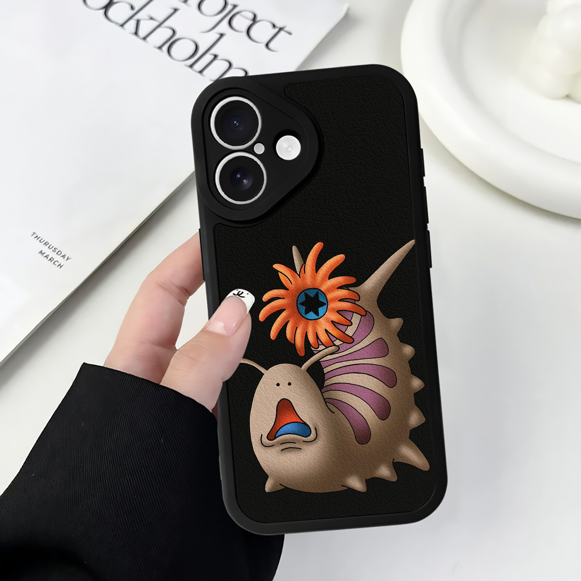 （画像用） ドラゴンクエスト Doragon Kuesuto Dragon Quest 【iPhone 16シリーズ対応】シリコンスマホケース（レザー調） 材質：シリコン